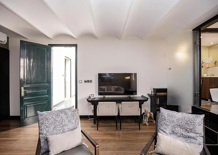 Luminous Floor With Terrace Apartment *
